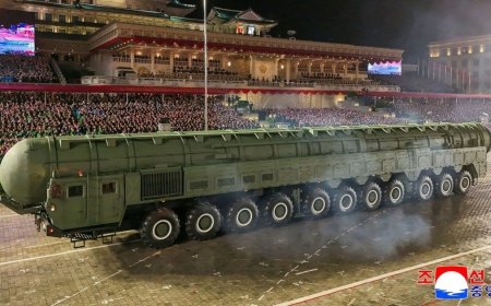 Triều Tiên duyệt binh quy mô lớn, phô diễn tên lửa liên lục địa