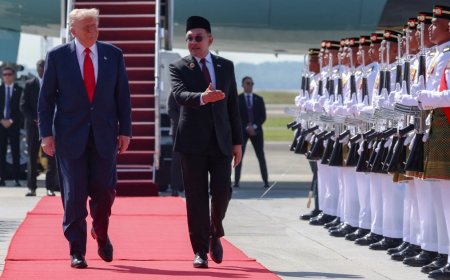 Tổng thống Mỹ nhún nhảy ở Malaysia ngay khi bước xuống Không lực Một