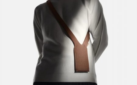 Apple gây tranh cãi vì bán túi đeo iPhone giá 230 USD